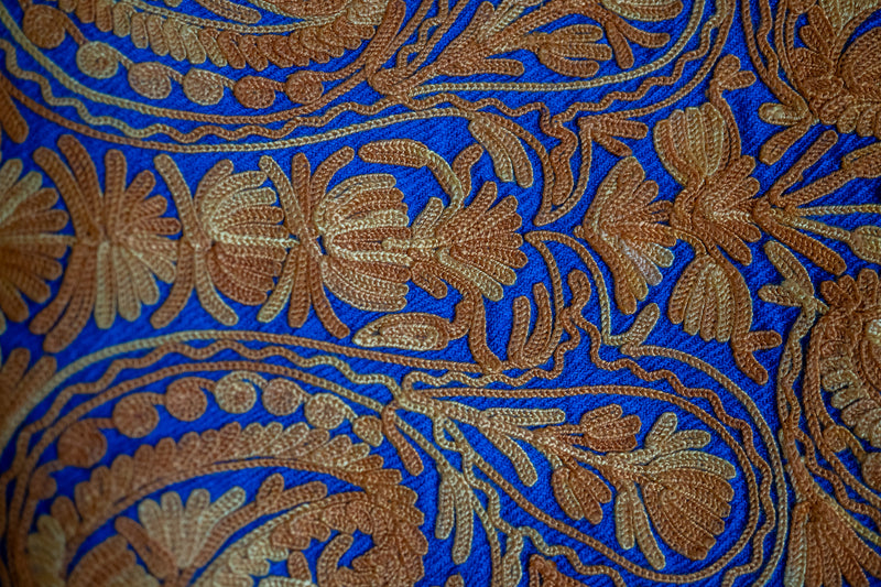 Bestickter Wollschal „Ari-Arbeit“ 