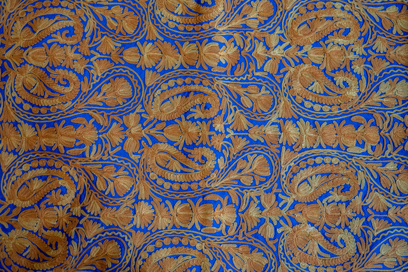 Bestickter Wollschal „Ari-Arbeit“ 