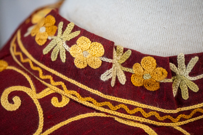 Bestickte Seidenjacke