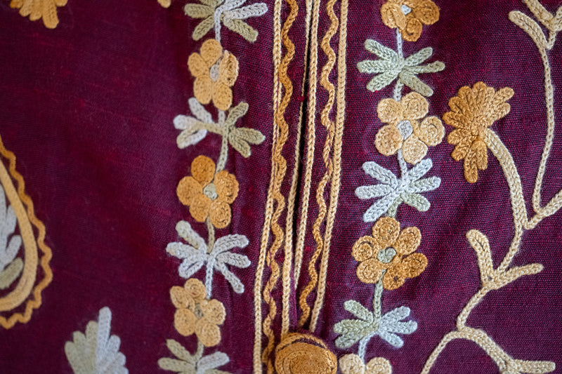 Bestickte Seidenjacke