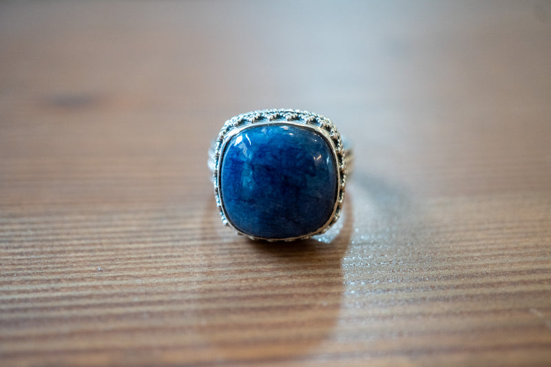 Bague ethnique en saphir naturel ovale 18 mm – Argent 925