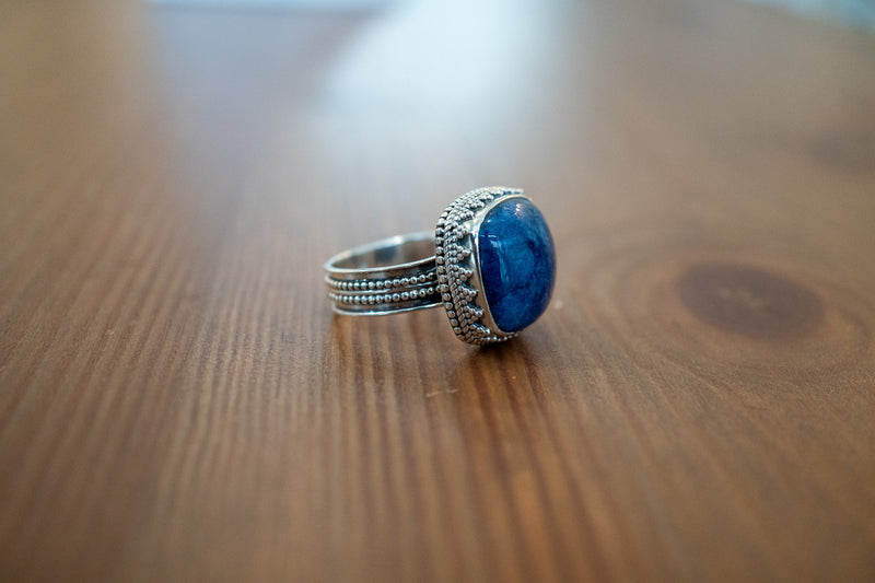 Bague ethnique en saphir naturel ovale 18 mm – Argent 925