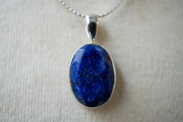 Pendentif en saphir naturel et argent 925 (Moyen)