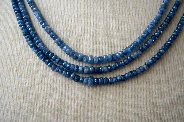 Collier trois rangs en saphirs naturels facettés – Argent 925