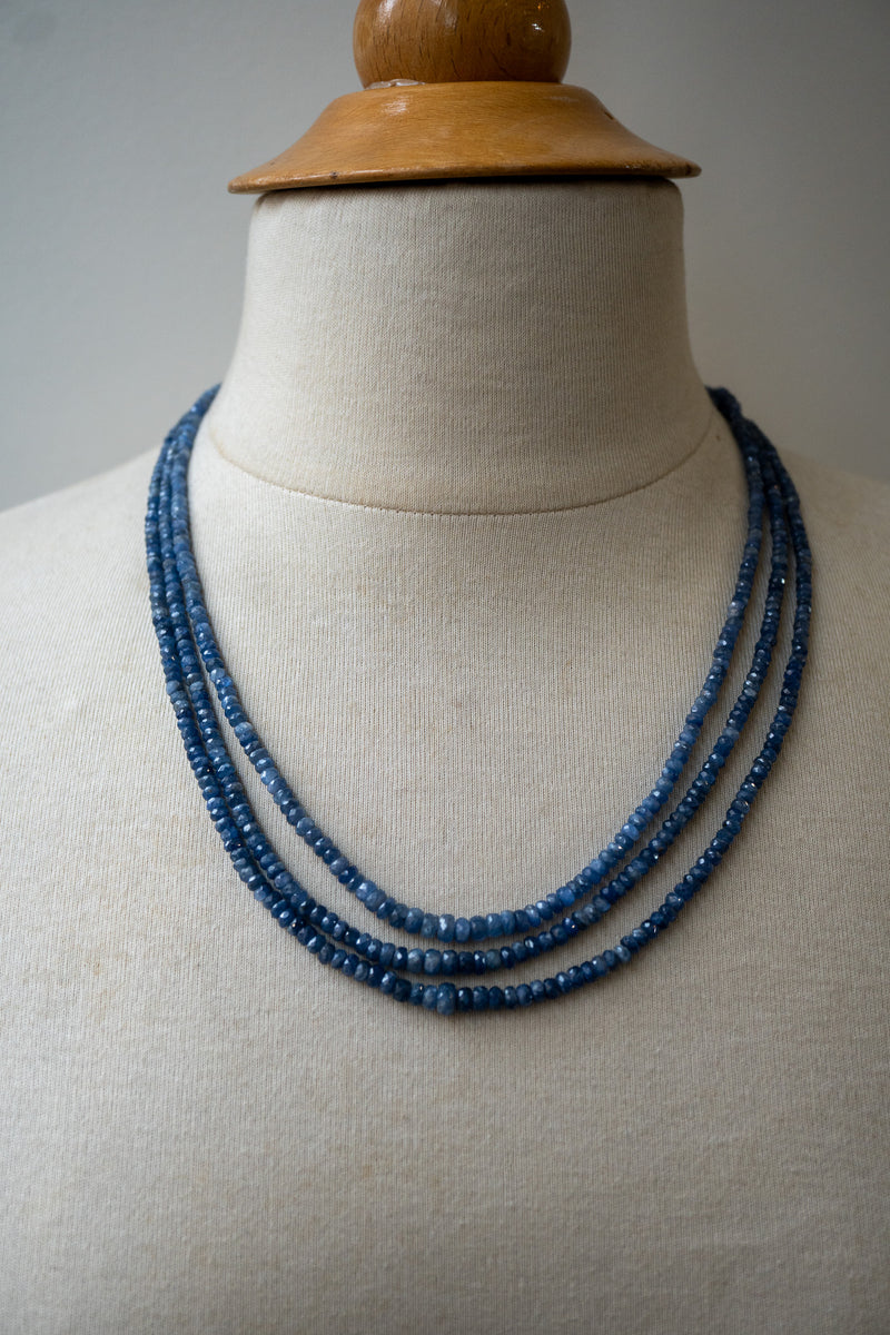 Collier trois rangs en saphirs naturels facettés – Argent 925