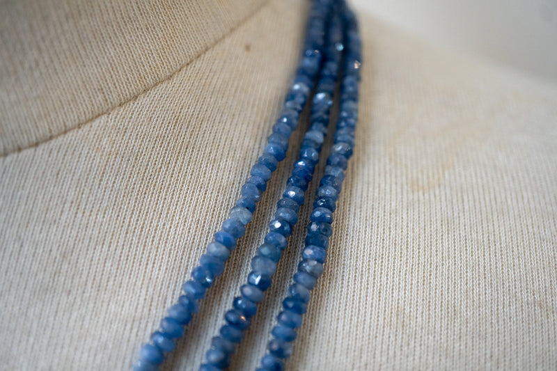 Collier trois rangs en saphirs naturels facettés – Argent 925