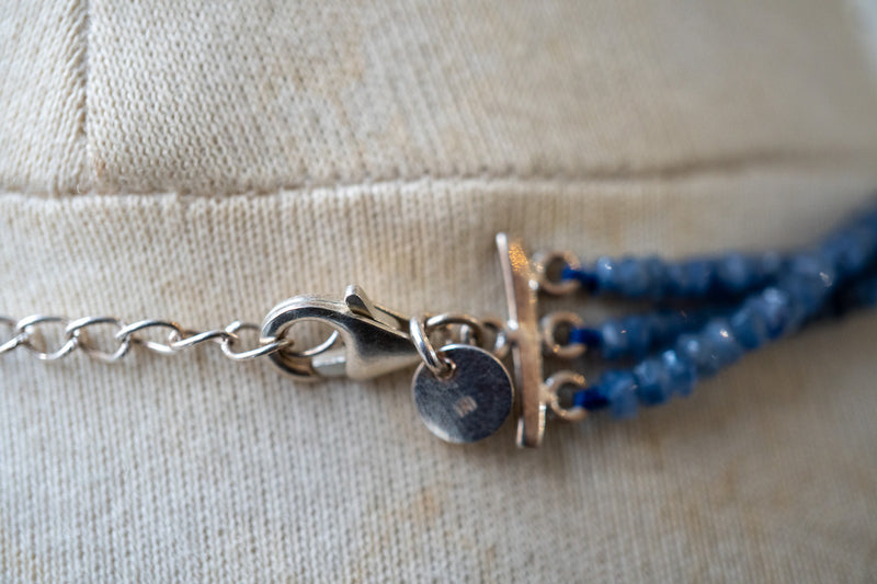 Collier trois rangs en saphirs naturels facettés – Argent 925