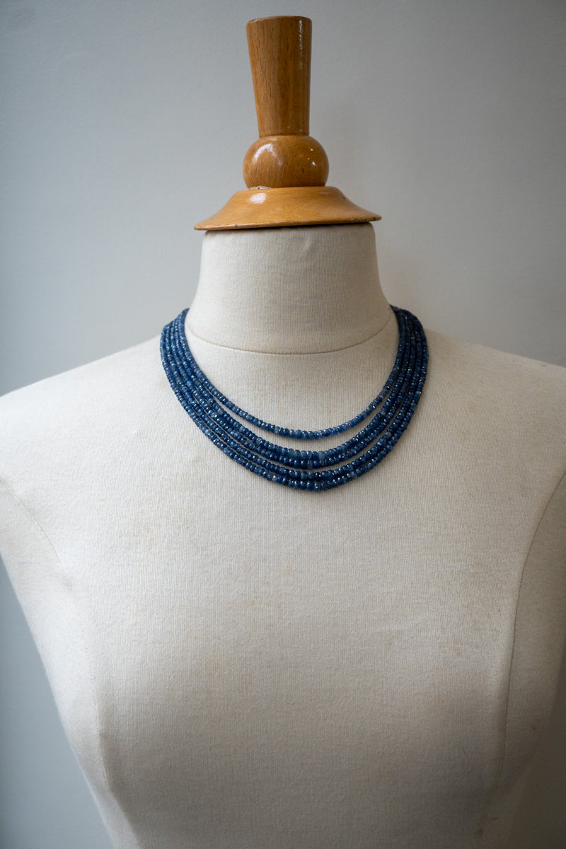 Collier cinq rangs en saphirs naturels facettés – Argent 925 ajustable