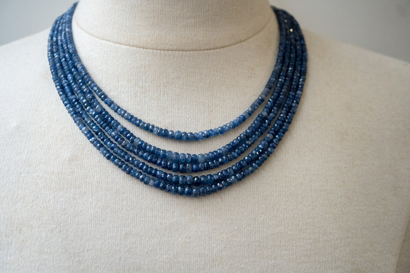 Collier cinq rangs en saphirs naturels facettés – Argent 925 ajustable