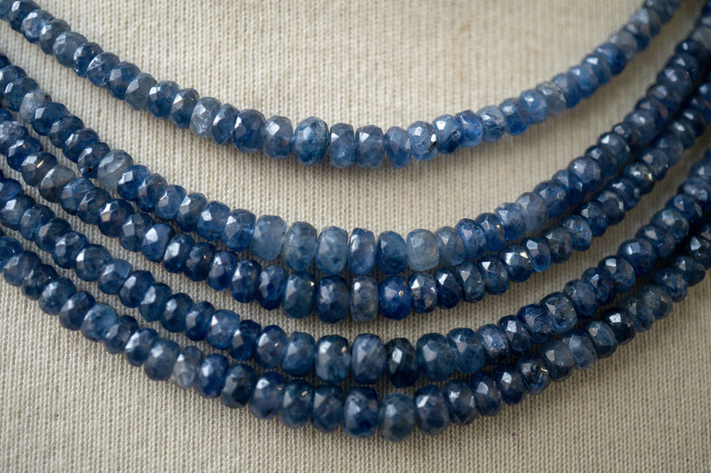 Collier cinq rangs en saphirs naturels facettés – Argent 925 ajustable