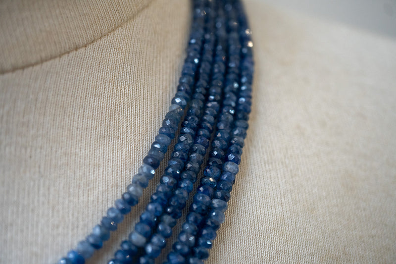 Collier cinq rangs en saphirs naturels facettés – Argent 925 ajustable