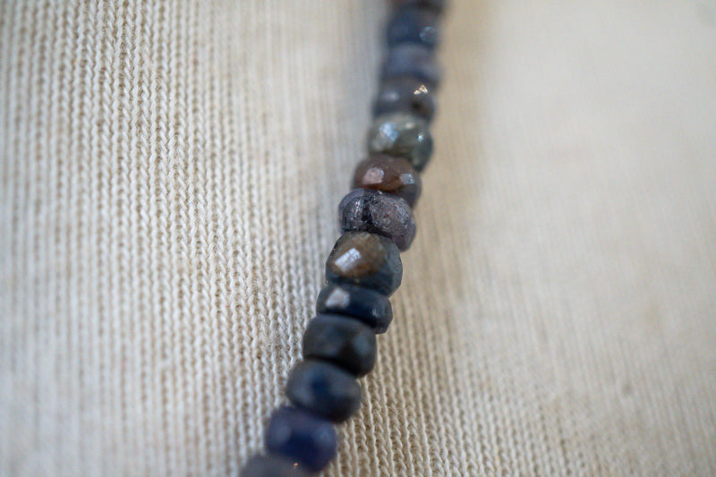 Collier en saphirs naturels facettés 3.2–3.5 mm