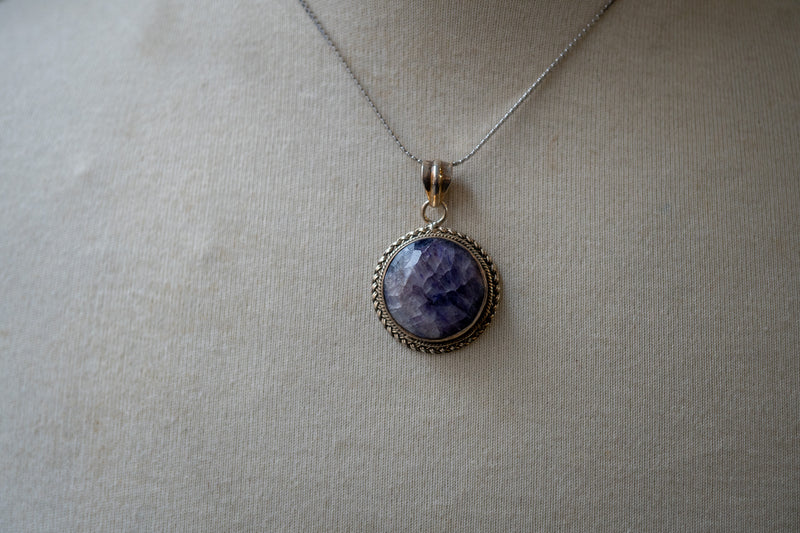 Pendentif ethnique rond en saphir naturel et argent 925 (petit)