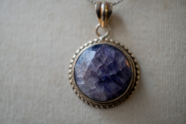 Pendentif ethnique rond en saphir naturel et argent 925 (petit)