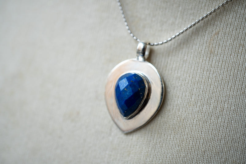 Pendentif en lapis-lazuli