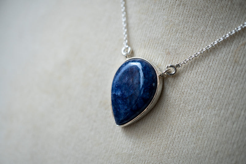 Collier en saphir naturel et argent 925