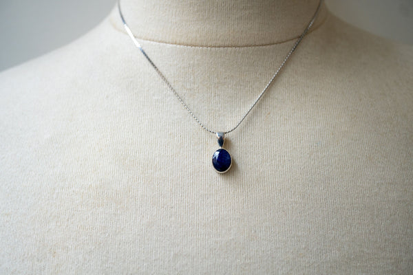 Pendentif en saphir naturel et argent 925 (Petit)