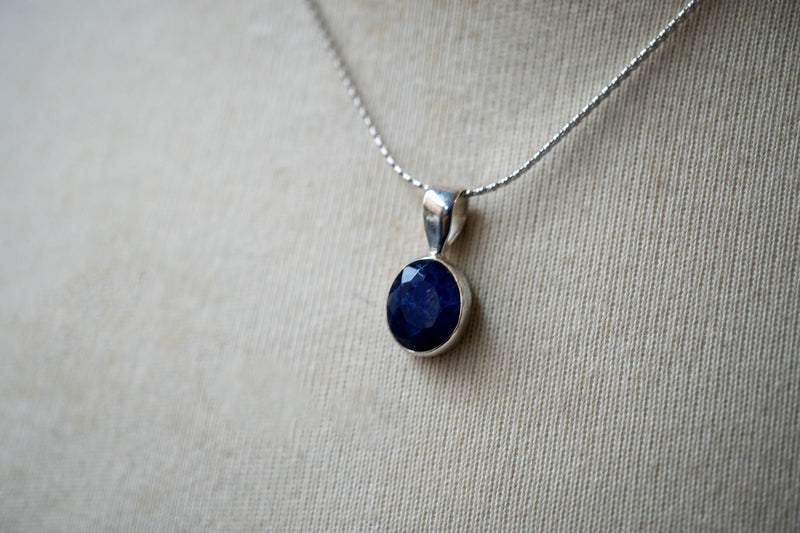 Pendentif en saphir naturel et argent 925 (Petit)