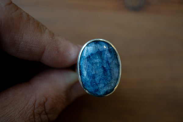 Bague en saphir naturel et argent 925