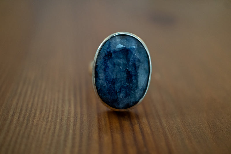 Ring aus natürlichem Saphir und 925er Silber
