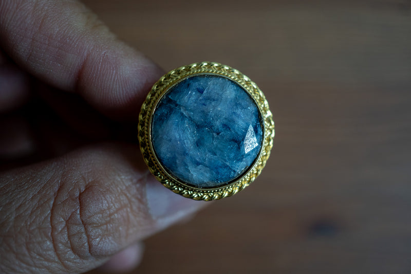 Bague rond avec saphir naturel en argent 925 vermeil