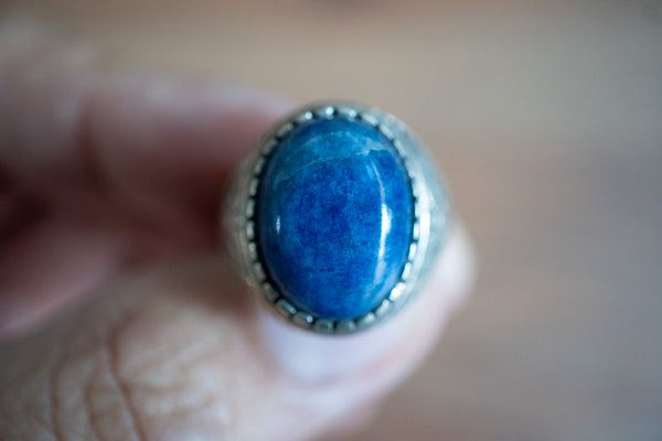 Bague ethnique en saphir naturel ovale