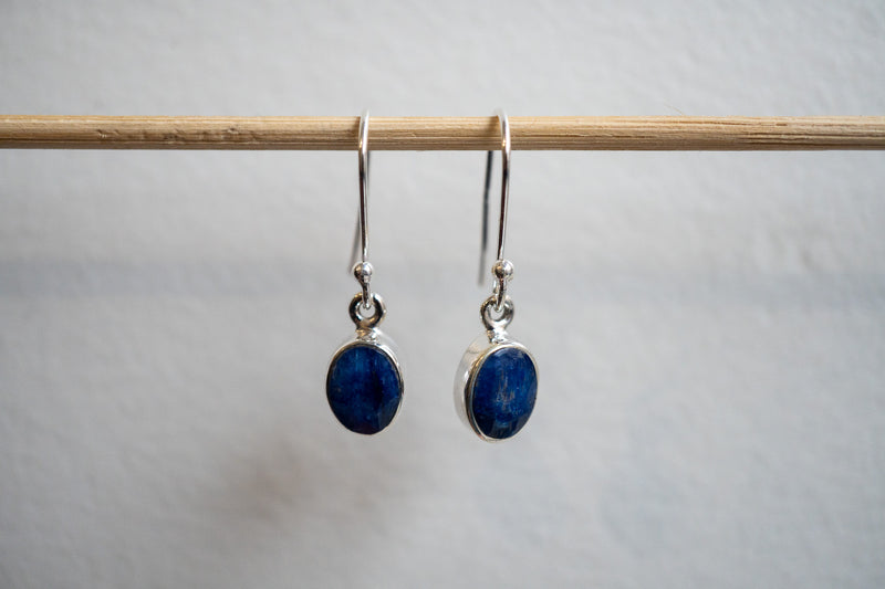 Earrings made of natural sapphires and 925 sterling silver (Small)