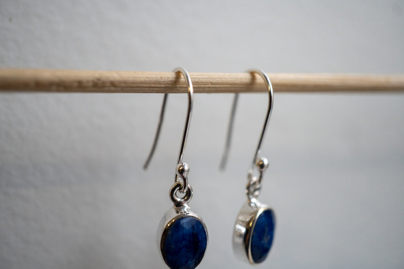 Earrings made of natural sapphires and 925 sterling silver (Small)