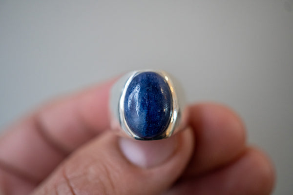 Bague en saphir naturel ovale