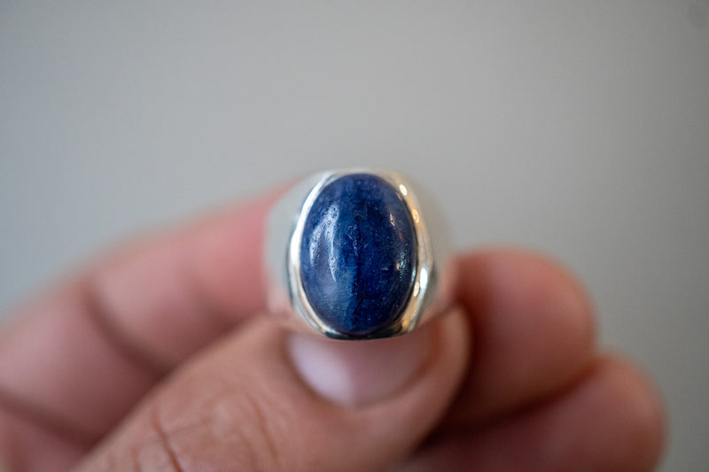 Bague en saphir naturel ovale