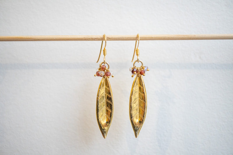 Boucles d’oreilles feuilles en vermeil avec Labradorite et Grenat