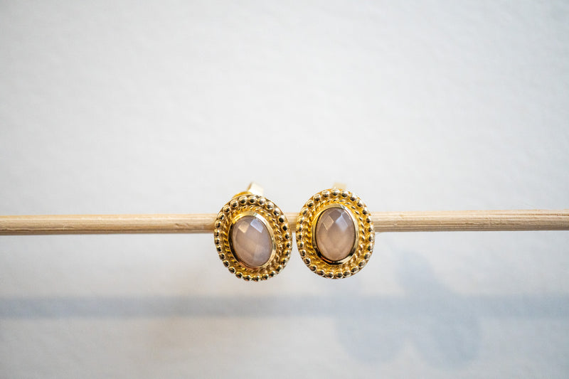 Ohrstecker aus Mondstein und 925er Sterlingsilber mit Goldplattierung