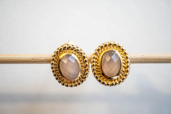 Boucles d'oreilles puces en pierre de lune et argent 925 plaqué or