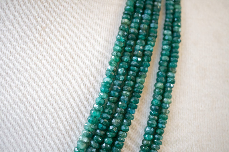 Collier en Émeraude Naturelle – Élégance Verte et Charme Authentique