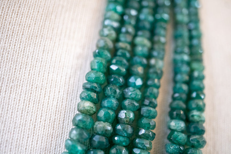 Collier en Émeraude Naturelle – Élégance Verte et Charme Authentique