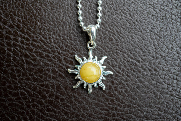 Pendentif Soleil en Ambre Jaune de la Mer Baltique (Moyen)
