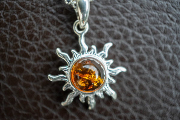 Pendentif Soleil en Ambre Cognac de la Mer Baltique (Moyen)