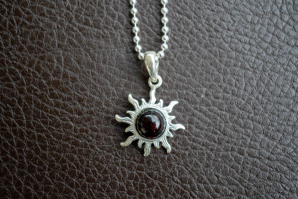 Pendentif Soleil en Ambre Cerise de la Mer Baltique (Moyen)