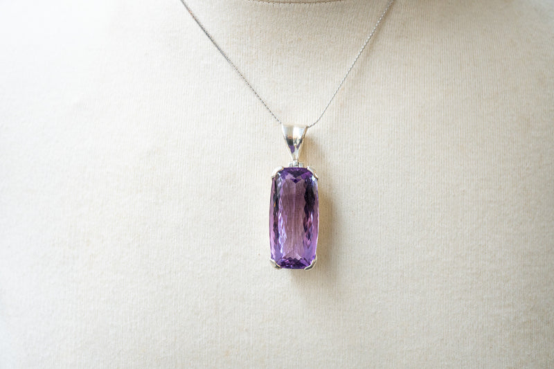 Pendentif en améthyste facettée en argent 925