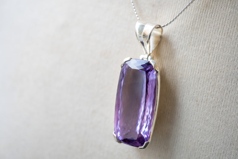 Pendentif en améthyste facettée en argent 925