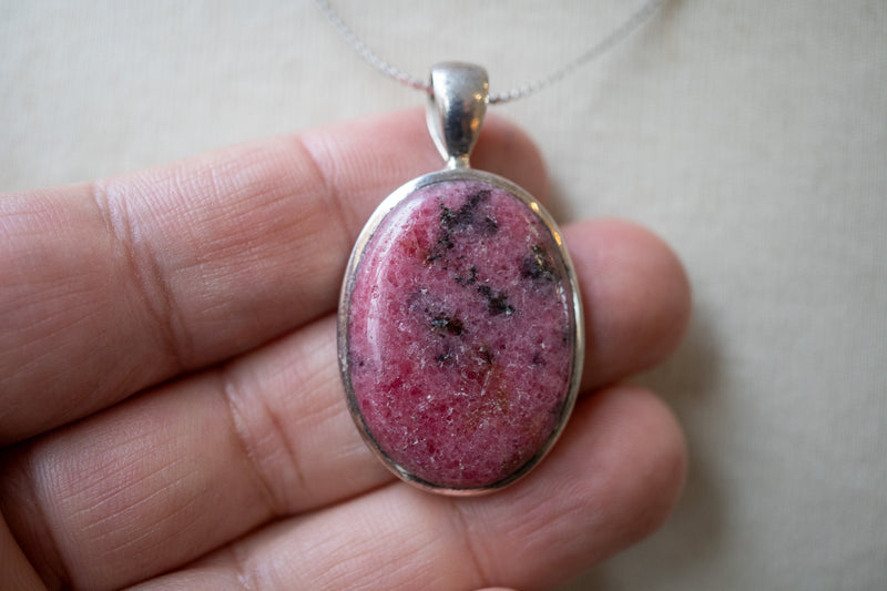Pendentif en rhodonite naturelle en argent 925