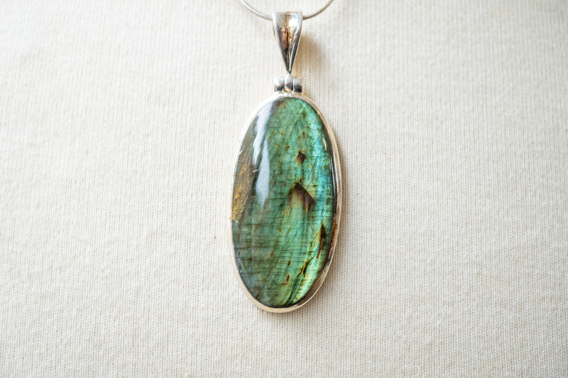 Pendentif en labradorite naturelle en argent 925, 55x25 mm
