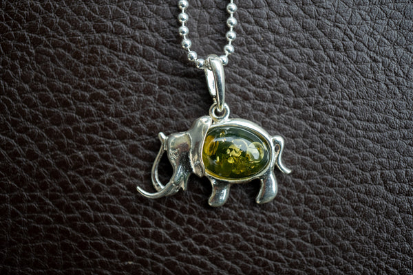 Pendentif Élégant en Forme d'Éléphant en Argent 925 avec Ambre vert (grand)