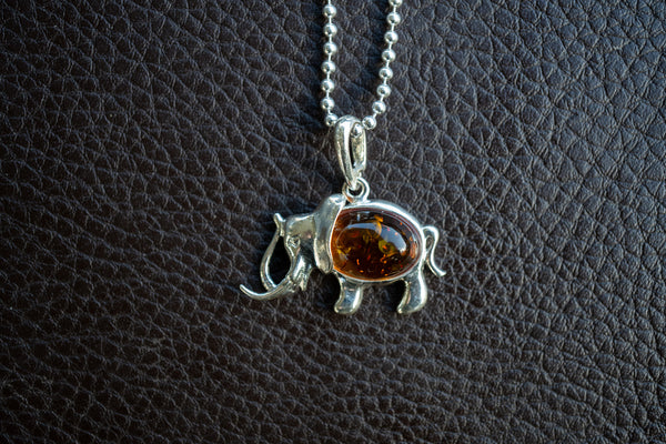 Pendentif Élégant en Forme d'Éléphant en Argent 925 avec Ambre Cognac (Grand)