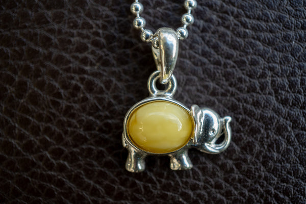 Pendentif Élégant en Forme d'Éléphant en Argent 925 avec Ambre Jaune (petit)