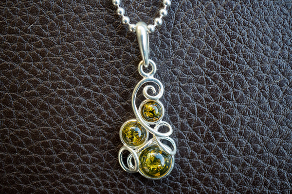 Pendentif en argent 925 avec ambre vert de la Mer Baltique