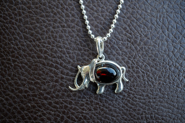 Pendentif Élégant en Forme d'Éléphant en Argent 925 avec Ambre Cérise (Grand)