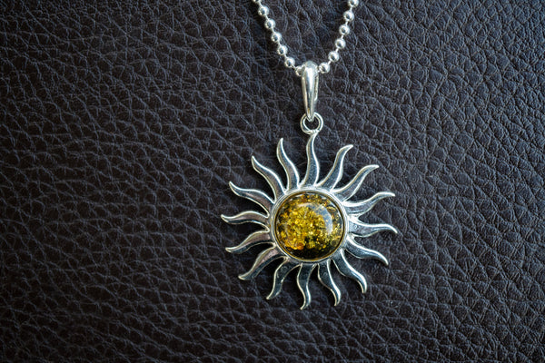 Pendentif Soleil en Ambre Vert de la Mer Baltique (Grand)