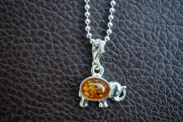 Pendentif Élégant en Forme d'Éléphant en Argent 925 avec Ambre Cognac (petit)